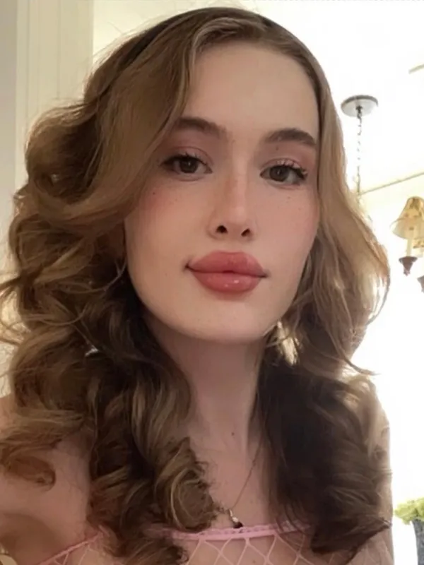 PorcelainGoirl 💕 #1 HORNIEST TRANS ON OF