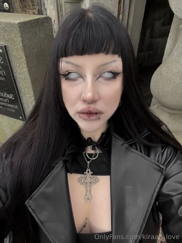 Kira Goth Girl 🖤