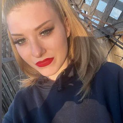 youngqueenxo onlyfans youngqueenxo