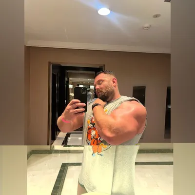 Hugeandhung