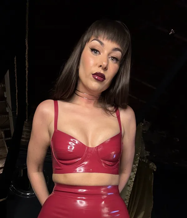 Emily | Enticing Queen 💦😈