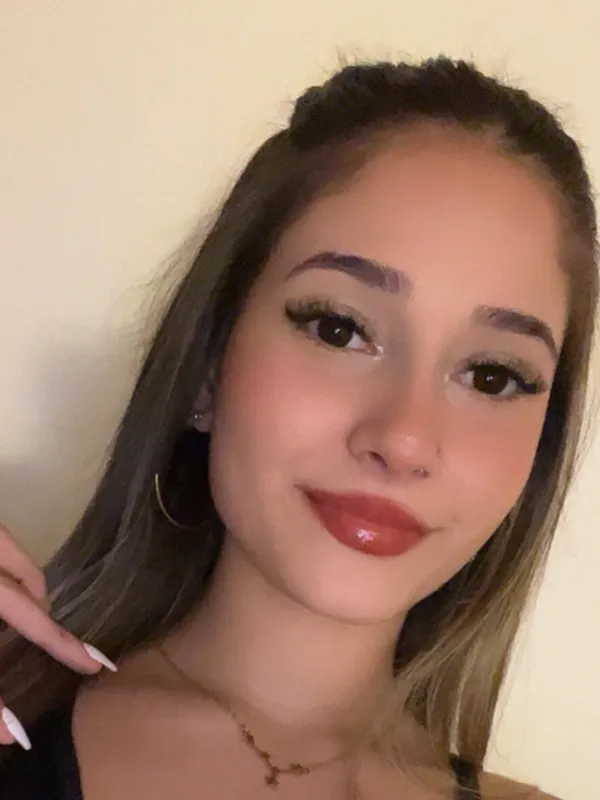 Mila 💖 18 yo still in HS 🌸