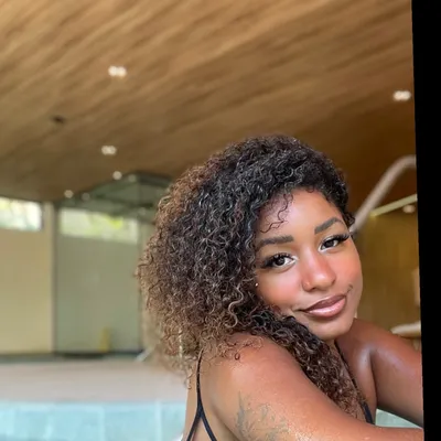 kellymedeiros onlyfans kellymedeiros