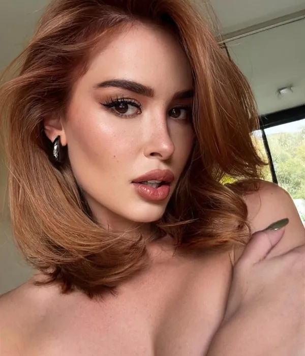 ⭐️ Elena Kamperi