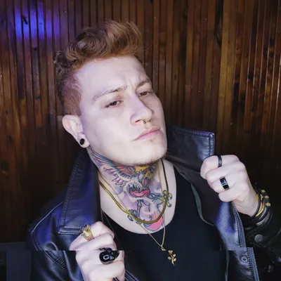 lesaintrouge onlyfans lesaintrouge