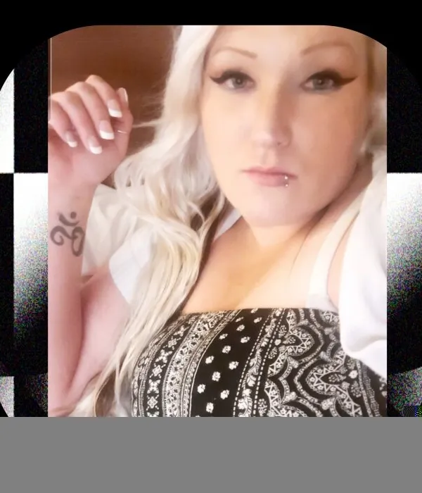 Newenglandcurveyblonde