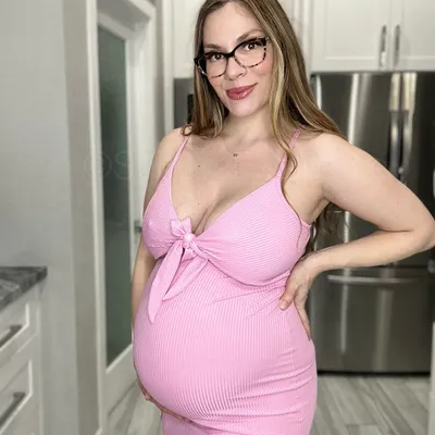 Pregnant Mia 🍼