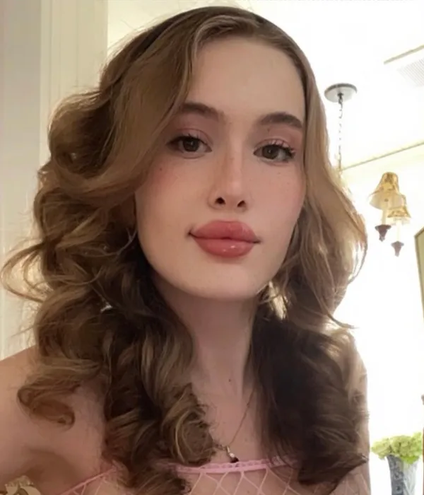 PorcelainGoirl 💕 #1 HORNIEST TRANS ON OF