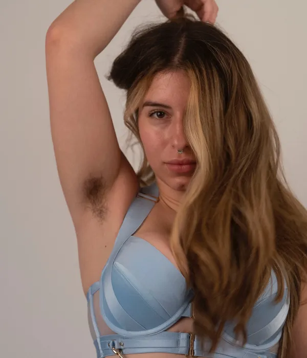 Chloe Kreams | Huge Bush &amp; Hairy Armpits