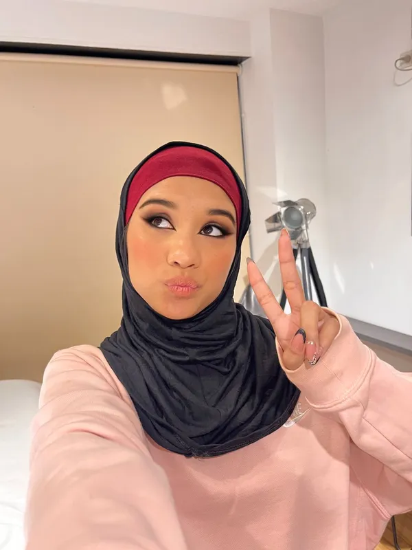 Secrets Under The Hijab 💋
